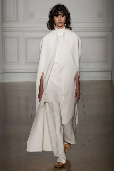 Look 11